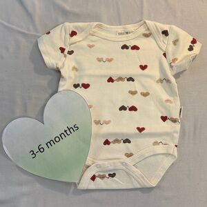 Rabbit + Bear - Organic Cotton Short Sleeve Heart Pattern Baby Onesie